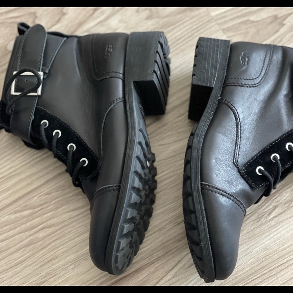 Ugg Women’s Combat Boots size 9 - Picture 2 of 12